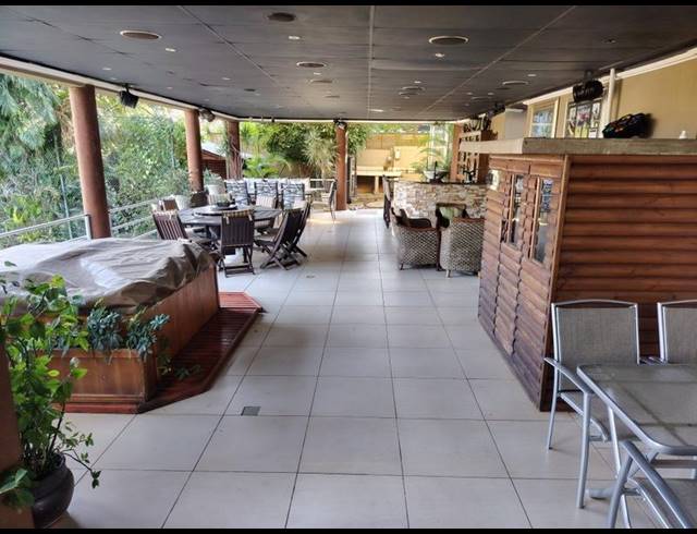 4 BEDROOM HOUSE FOR SALE IN LA LUCIA